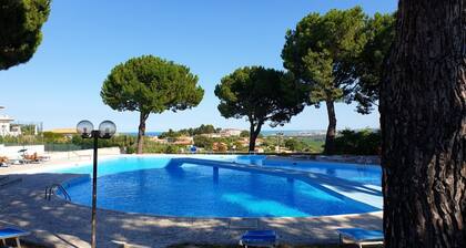 N232 - Numana, five-room apartment with garden in a residence with swimming pool