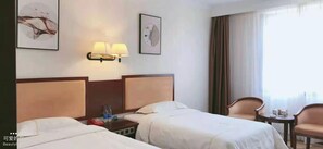 Habitación Deluxe con 2 camas individuales | Cortinas blackout, tabla de planchar con plancha y wifi gratis