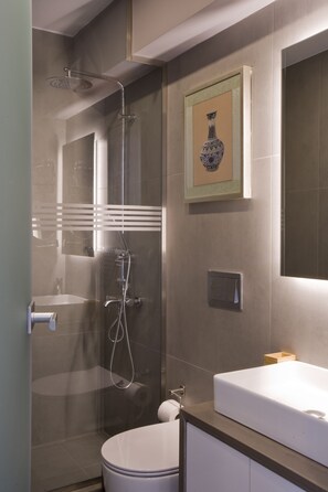 Shower, towels, soap, shampoo