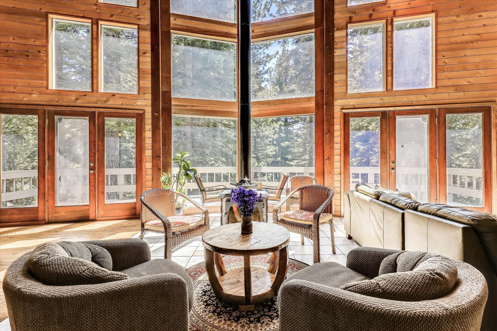 Tahoe Donner Spacious Home with Hot Tub