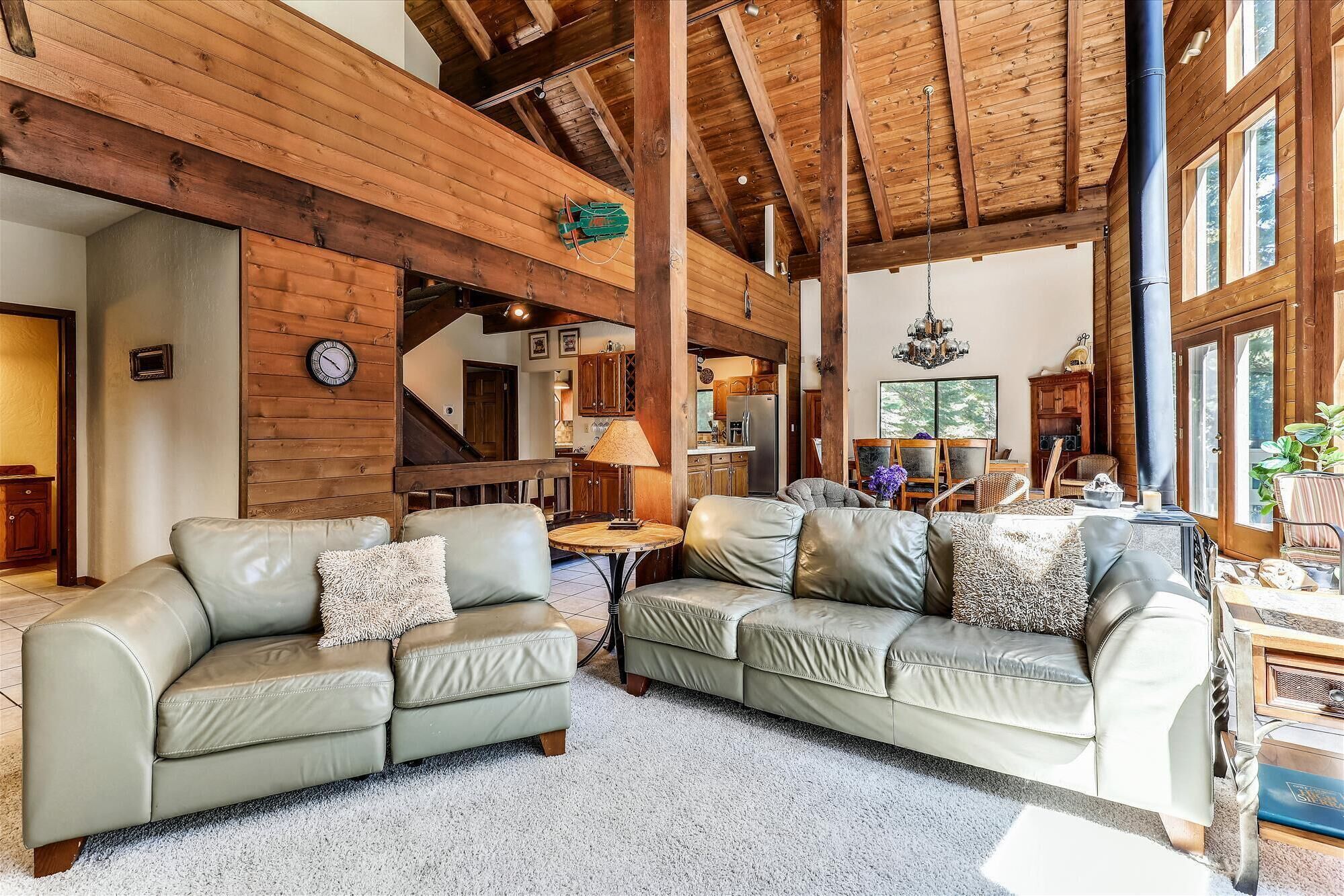 Tahoe Donner Spacious Home with Hot Tub