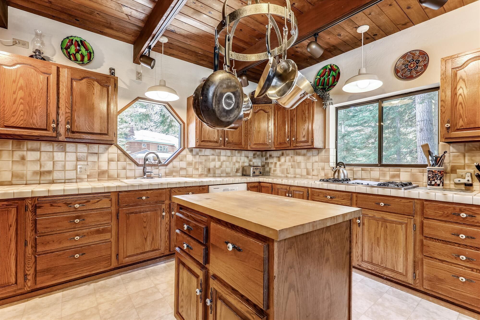 Tahoe Donner Spacious Home with Hot Tub