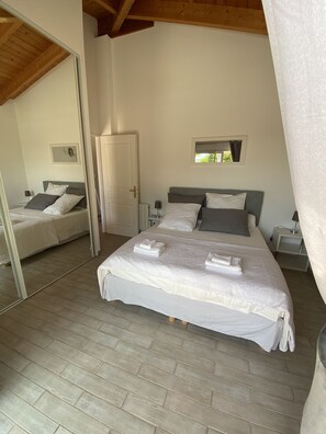 3 chambres, fer et planche à repasser, Wi-Fi gratuit, draps fournis