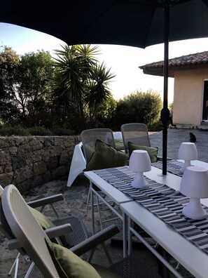 Outdoor dining