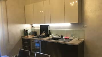 Réfrigérateur, four, plaque de cuisson, lave-vaisselle