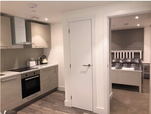 Fridge, oven, stovetop, electric kettle