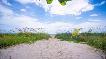 Beach nearby, sun loungers, beach towels