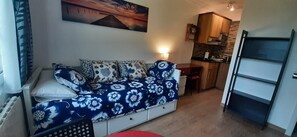 1 bedroom, desk, free WiFi, bed sheets