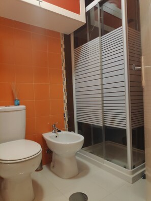 Dusche, Handtücher, Seife, Shampoo