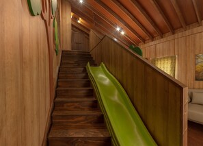 2 dormitorios, cunas (de pago), wifi gratis y ropa de cama