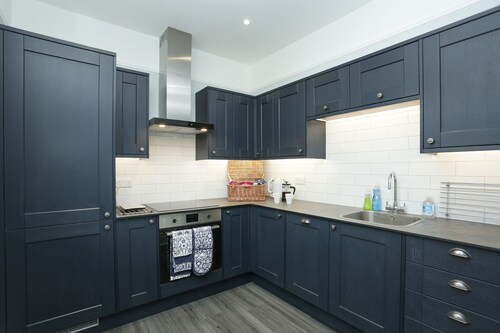 4 bed seaside let with parking
Central Broadstairs