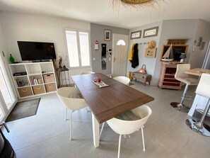 Dining - Maison des Rosiers- 6 Pers à 400m du Centre Ville (Fouras)