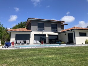 Piscine extérieure, piscine chauffée