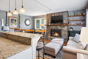 TV, fireplace
