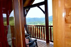 Property grounds - GREAT LOCATION!!!!! SPACIOUS, FISHING POND, S. POOL, GAME ROOM, GORGEOUS VIEW!!! (Sevierville)