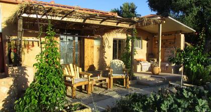 Goatshed, a Romantic Cottage .Sleeps 3.( 2 Ideal )Walk to long sandy beach.