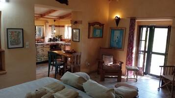 2 bedrooms, desk, travel crib, free WiFi