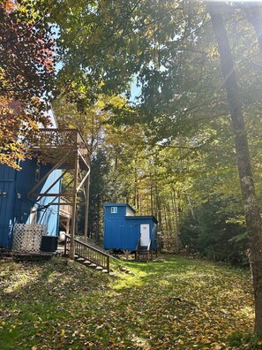 Property grounds - Humphreys Ledge Adventure with Hot Tub, Arcade & Games Galore! 5 minutes to town (Bartlett)