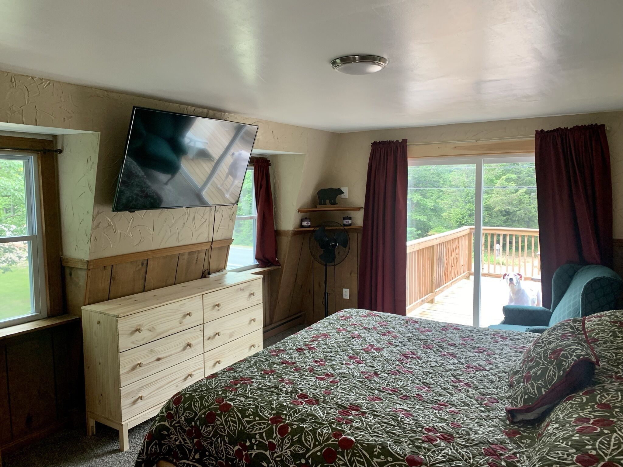 6 室のベッドルーム、WiFi (無料)、ベッドシーツ