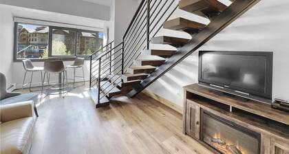 Studio with Prime Location in Heart of Center Village - CJ303 by Redawning