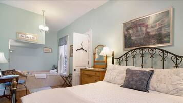 8 bedrooms, free WiFi, bed sheets