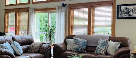 تلفزيون ذكي، مدفأة، ألعاب فيديو، مشغل دي في دي