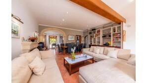 Smart TV, DVD player, stereo