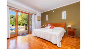 5 Schlafzimmer, Bügeleisen/Bügelbrett, kostenloses WLAN, Bettwäsche