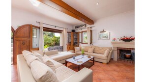 Smart-TV, DVD-Player, Stereoanlage