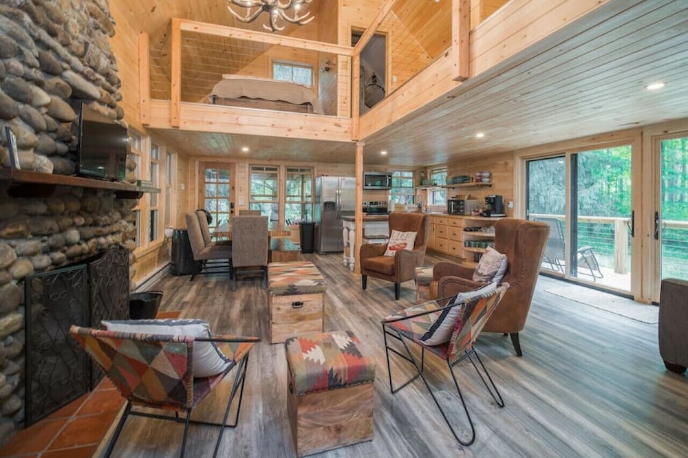 Sunset Lake Cabin in Ripley, NY