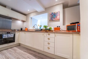 Fridge, microwave, oven, coffee/tea maker
