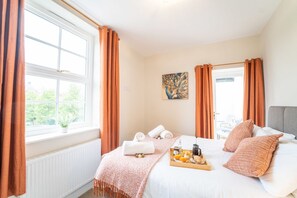 1 habitación, tabla de planchar con plancha, wifi y ropa de cama 