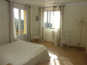 5 bedrooms, iron/ironing board - Superbe Villa, 200m de la Plage, Superbe Vue, Piscine, bbq (Rayol-Canadel-sur-Mer)