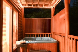 Outdoor spa tub - MTN views! PoolTable, AirHockey, Foosball, HotTub, FirePit; Perfect for FAMILIES (Sevierville)