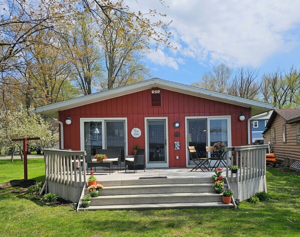 Exterior - Bemus Point Lake Front Cottage with Dock (Bemus Point)