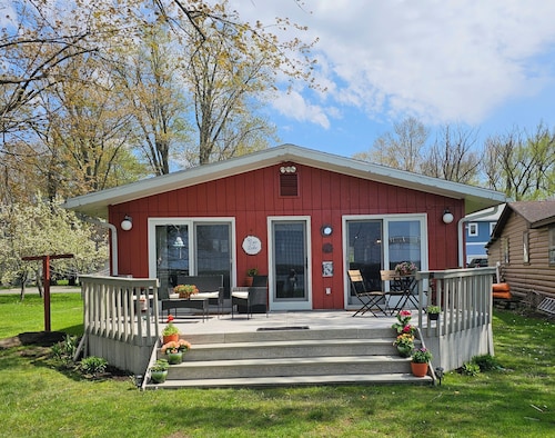 Bemus Point Lake Front Cottage with Dock