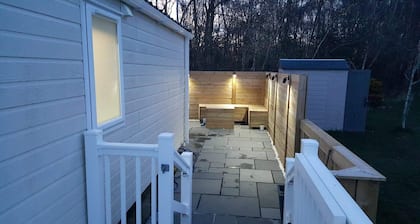 Interstellar - Luxury Hot Tub Lodge