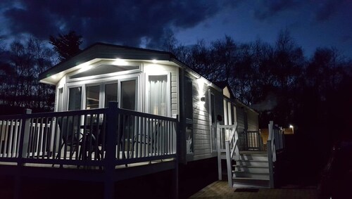 Interstellar - Luxury Hot Tub Lodge