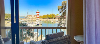 STUNNING VIEWS, RENOVATED VILLA WITH POOL PASS AND BALCONY