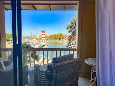 STUNNING VIEWS, RENOVATED VILLA WITH POOL PASS AND BALCONY