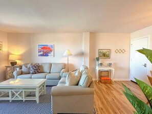 Smart TV, offices - Luxury Villa Stunning Harbour Views Hilton Head (Hilton Head Island)