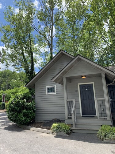 Carr's Northside Cottages