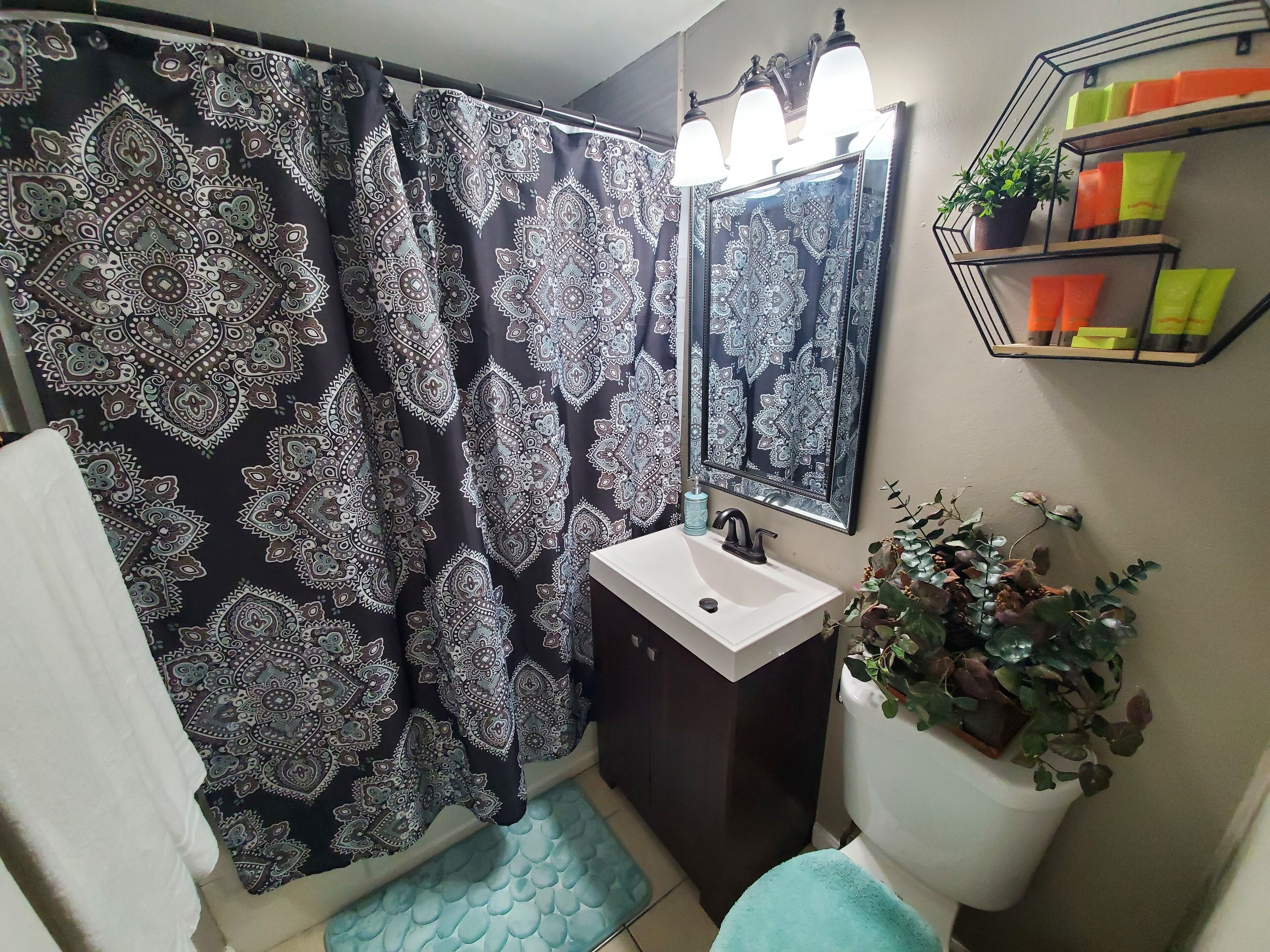 Home away from Home <br>Sunny and Spacious 2 bedroom Apartment in Richmond CA