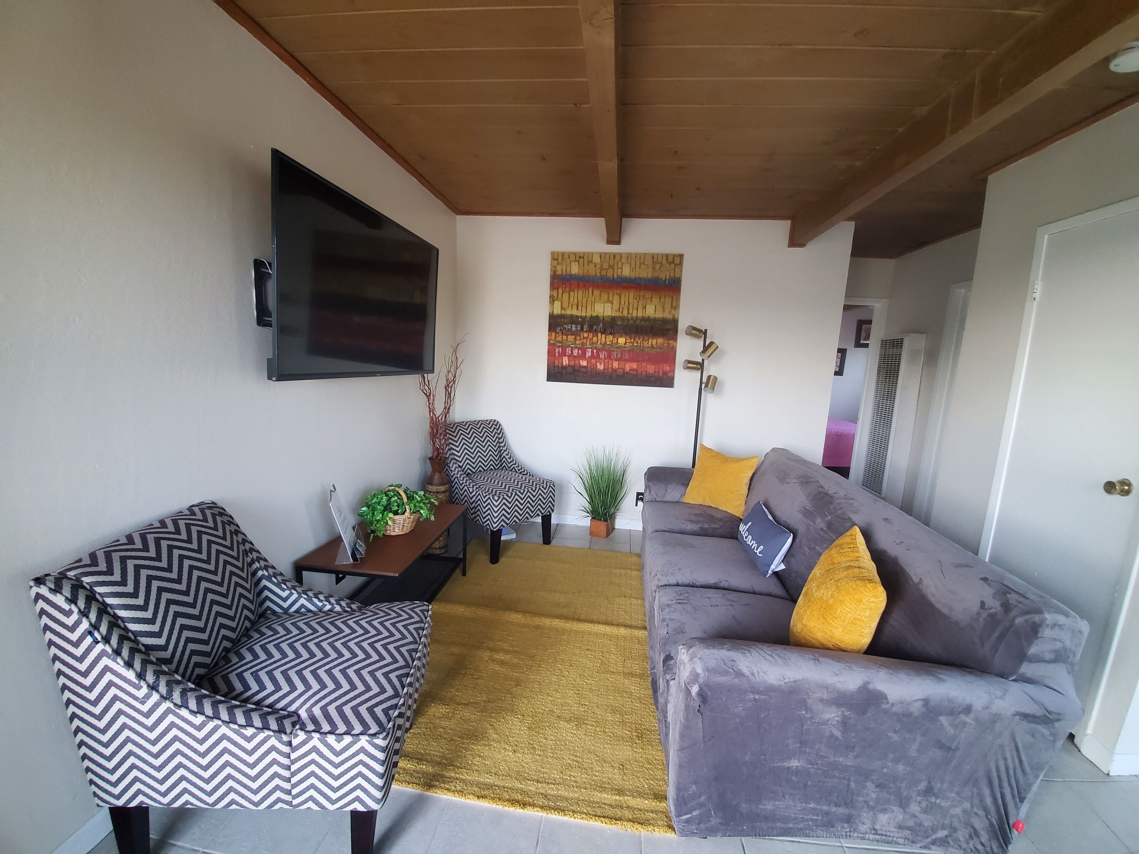 Home away from Home <br>Sunny and Spacious 2 bedroom Apartment in Richmond CA