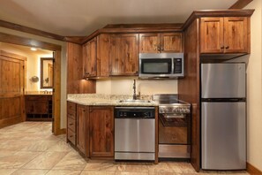 Fridge, microwave, oven, stovetop - Condo, Covered Pavilion, Hot Tub, Kiddie Pool, Mini Golf, Zipline, Pool Bar (Gatlinburg)