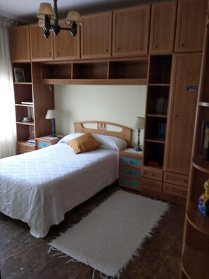 3 bedrooms, iron/ironing board, free WiFi, bed sheets - Piso Sencillo, Amplio y Todas las Comodidades (O Vicedo)