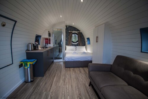 Buttercup Pod -  sleeps 2 | Gold Award winning
