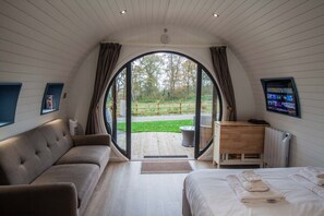 1 bedroom, WiFi, bed sheets - Snowdrop Family Glamping Pod | sleeps 4 - Gold Award winning (Pickering)