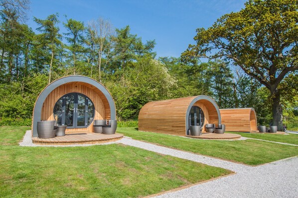 Exterior - Daisy Family Glamping Pod | sleeps 4 - Gold Award winning (Pickering)
