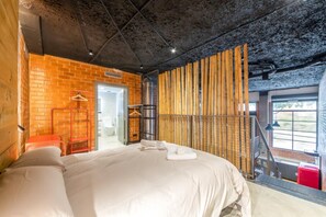 2 bedrooms, desk, iron/ironing board, travel crib - Art Loft 04 'On Stage' in Valencia (València)